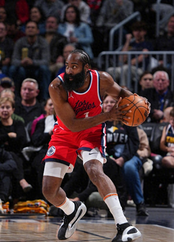 九游娱乐app官网-包含今夜犹他爵士调整名单以备NBA季后赛，官宣签约环节打磨，气氛紧张，控场能力受关注的词条