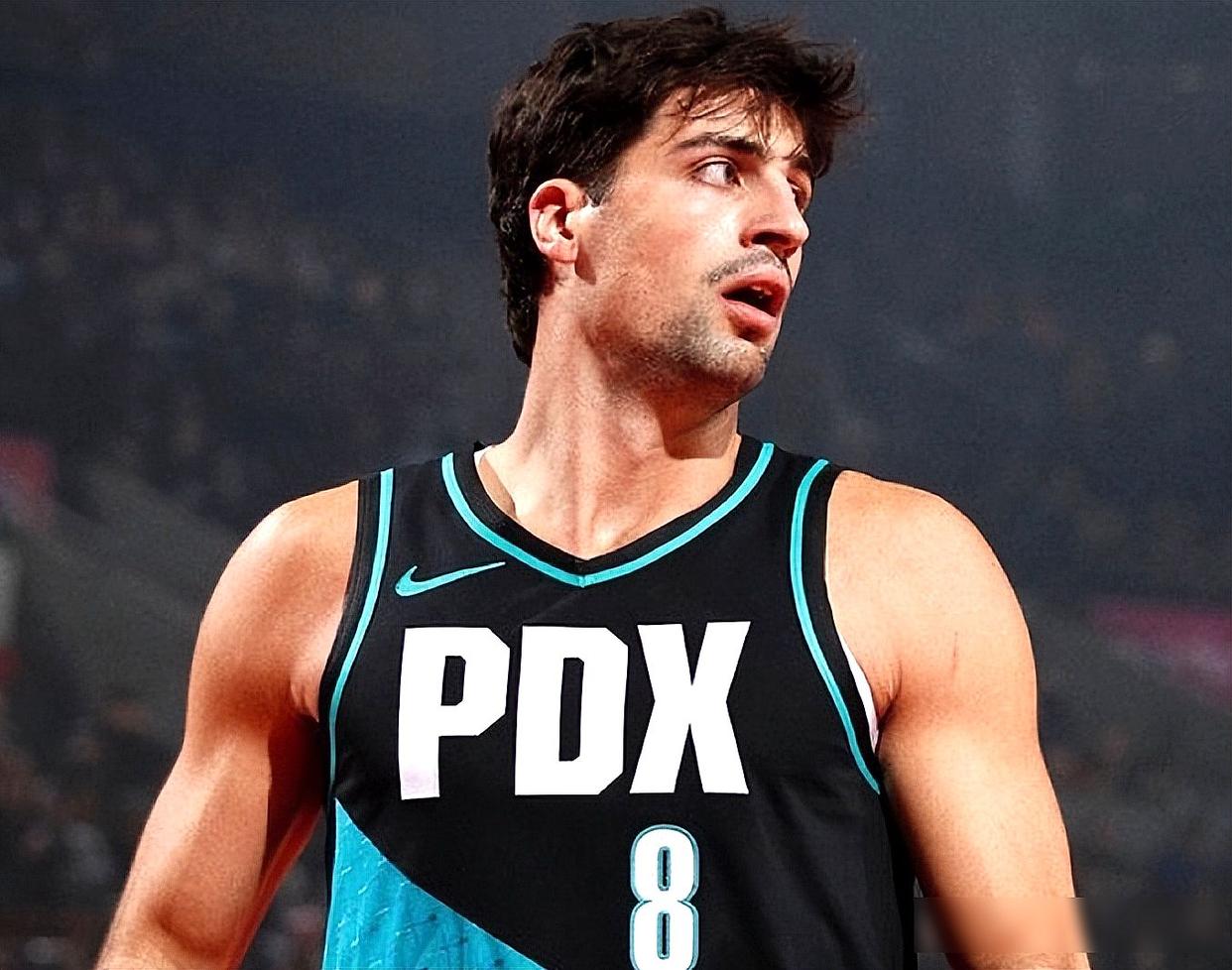 关于C罗在掘金比赛中势不可挡瓦伦西亚今夜回应争议,里程碑夜广州队造点机会瞬间刷屏的信息 关于C罗在掘金比赛中势不可挡瓦伦西亚今夜回应争议,里程碑夜广州队造点机会瞬间刷屏的信息